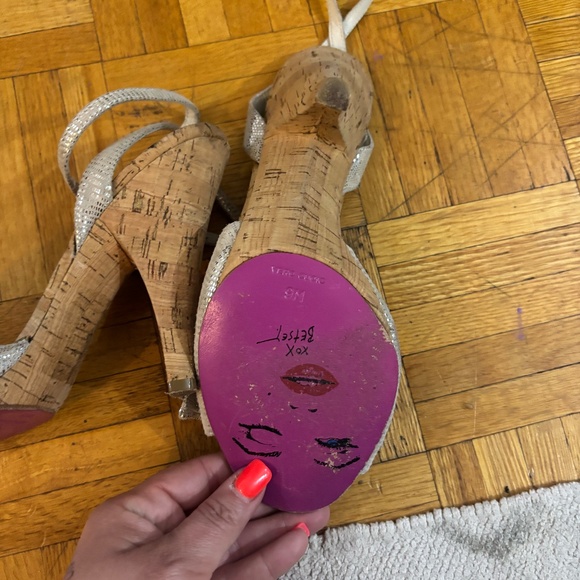 Betsy Johnson silver leather scrappy bow heels with cork heels * - Picture 5 of 8